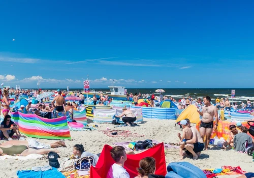Jedziesz na wakacje nad Bałtykiem? Tego nie rób na plaży. Grozi mandat w wysokości 500 zł