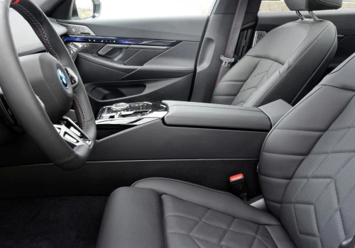 Niemiecki sedan wita jak luksusowy hotel. BMW wie, jak dopracować detale