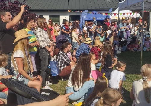 Dziki Zachód w Kosztowach. Piknik z kopytkiem w Przedszkolu nr 10