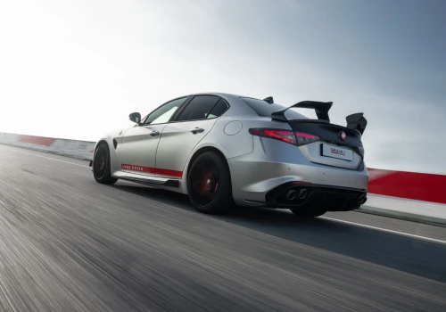 Alfa Romeo Giulia Quadrifoglio Luna Rossa po testach na torze Balocco