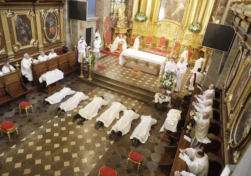 W ciemnościach świata chcą głosić Chrystusa. Oto historie nowych kapłanów
