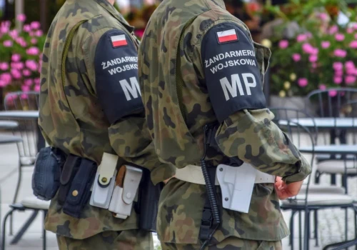 Znaleźli w lesie skrzynie z wojskowymi oznaczeniami. „Na początku nie wierzyłem. Byłem w szoku”