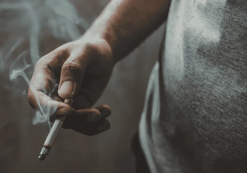 Palacze płacą krocie za swój nałóg. Tyle wydają miesięcznie, aż trudno uwierzyć