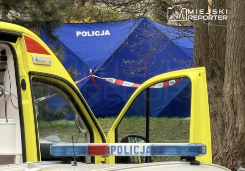 Tragedia we Włochach. Mężczyzna spadł z dachu. Zginął na miejcu