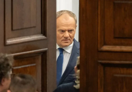 Tak Tusk łasił się do dziennikarzy. Obaj przypomnieli kulisy spotkania i zakpili z premiera
