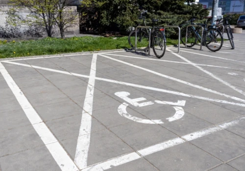 Nie ma zgody na łagodzenie przepisów dotyczących kart parkingowych. Roszczenia będą kosztowne