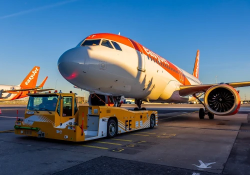 easyJet wdrażają TaxiBot na lotnisku Schiphol