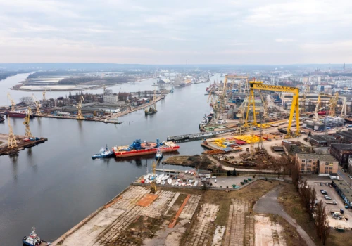 Europa i Polska zostają w tyle. Przemysł potrzebuje tańszej energii, ale to nie wszystko