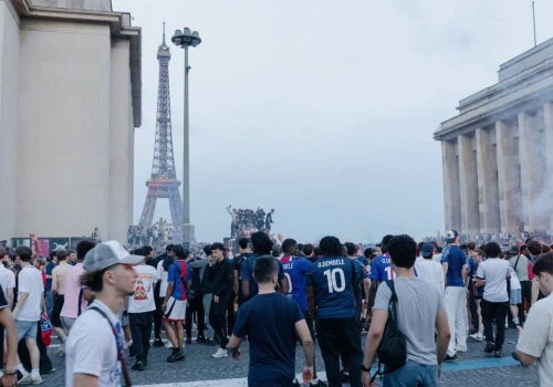 Setki zatrzymanych i ranni policjanci. Zamieszki we Francji po zwycięstwie PSG
