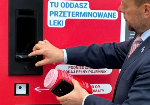 Koniec wyrzucania do zmieszanych. Białe i czerwone pojemniki teraz przez całą dobę