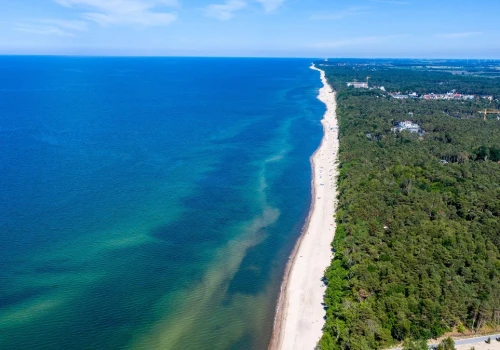 Nadbałtycka miejscowość tuż przy plaży. Wciąż można tu odpocząć bez tłumów