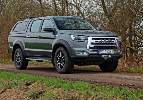 JAC T8 Pro to idealny wół roboczy. Ceną poniżej 100 tys. zł ucina krytykę