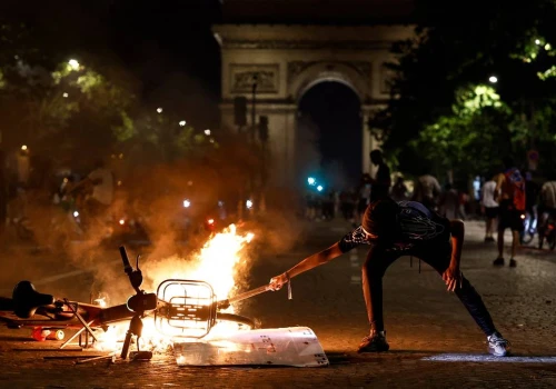 Szał we Francji! 416 osób zatrzymanych