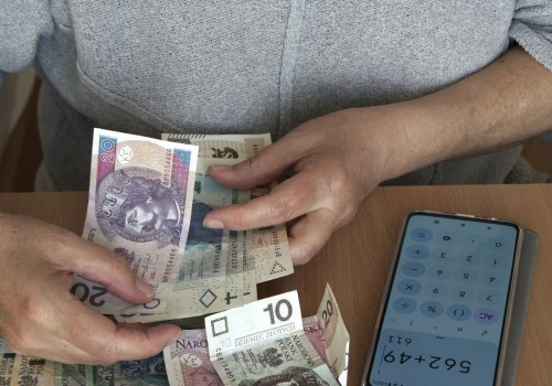 Wyrównanie pensji w tym wypadku jest obowiązkowe. Jest jedno 