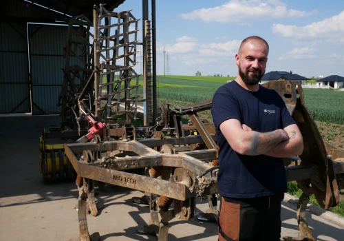 Ma 360 hektarów i sam buduje maszyny do gospodarstwa