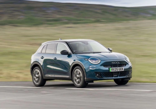 Nowy Fiat 600 już od 74.900 zł w  w letniej promocji. Pożyczka 0% i tanie ubezpieczenie