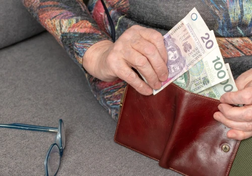 Ci seniorzy dostaną wyższe emerytury. ZUS naprawia błąd sprzed lat