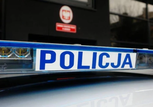 Zwłoki w stanie rozkładu odnalezione w mieszkaniu. Policja wyważyła drzwi