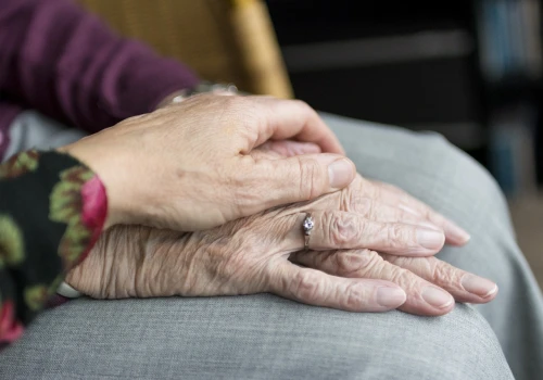 Seniorze, sprawdź warunki. 400 zł nie trafi do każdego