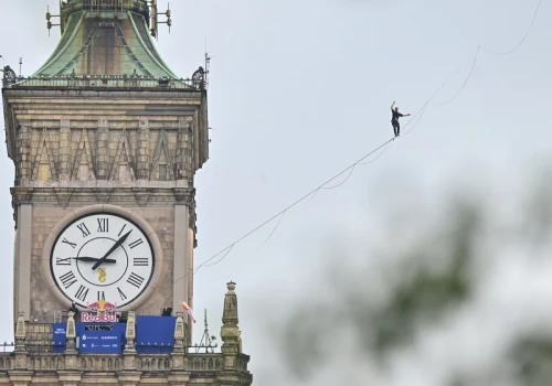 Warszawa na chwilę wstrzymała oddech. Przeszedł po linie między PKiN a Varso Tower