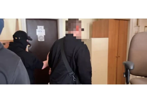 Fałszywe alarmy. Znany adwokat zatrzymany przez policję