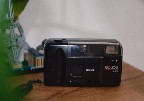 Klisza czy Polaroid? Co się dzisiaj bardziej opłaca i daje więcej frajdy?
