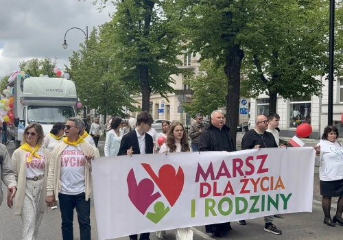 Około 300 osób przeszło ulicami Słupska w Marszu dla Życia i Rodziny