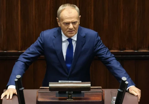 Nowy sondaż partyjny: Koalicja Obywatelska prowadzi, ale traci poparcie
