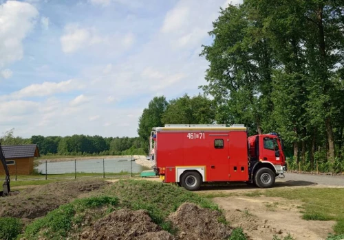 Tragiczny finał poszukiwań. Ciało 49-latka wyłowiono ze stawu