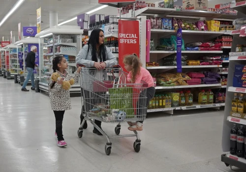 Tysiące rodzin na Universal Credit traci darmowe vouchery na jedzenie. Sprawdź, czy też masz do nich prawo
