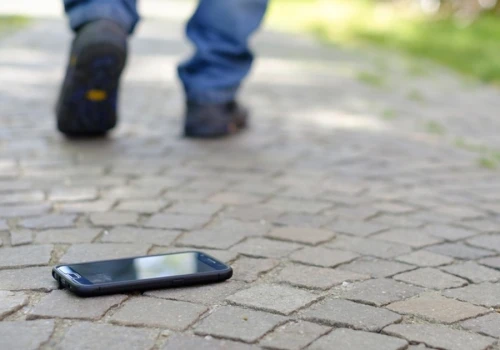 Polacy coraz rzadziej wymieniają telefony. Powód może zaskakiwać
