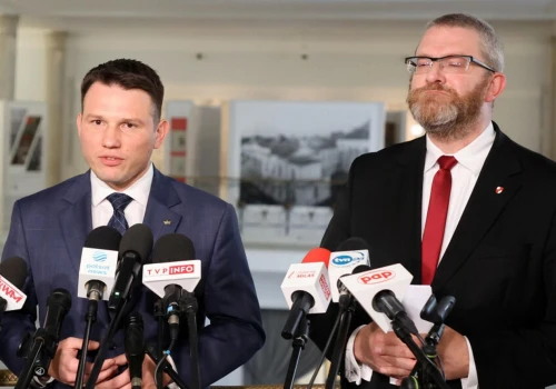 Spadło poparcie dla KO i PiS. Duży wzrost odnotowały inne ugrupowania