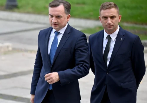 Bąkiewicz skazany. Ziobro: Sędzia sprzeniewierzyła się ślubowaniu
