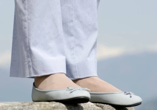 Jak nosić baleriny damskie w 2026? Pomysły na modne stylizacje