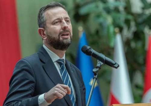 Kosiniak-Kamysz nie zastanawiał się dwa razy. Wojsko leci do Chin po 24-letnią Polkę
