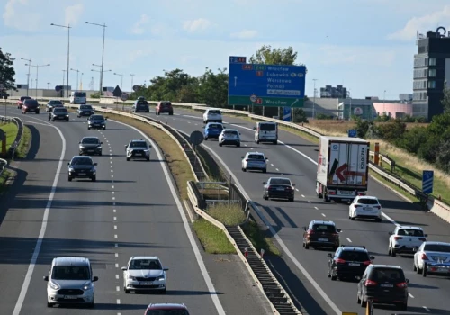 Natężenie ruchu na drogach w wakacje według GPR 2025. Polskie trasy utoną w korkach