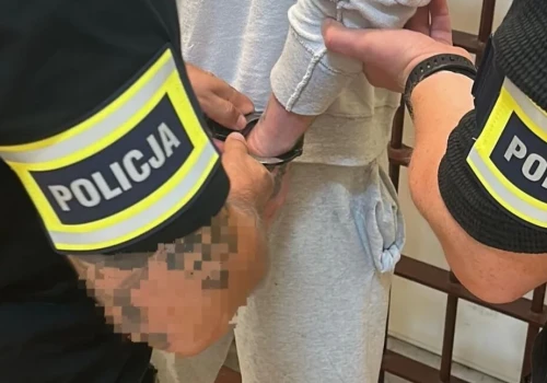 Kompletnie pijany kierowca BMW uciekł z miejsca kolizji. W aucie wiózł 5-letniego syna