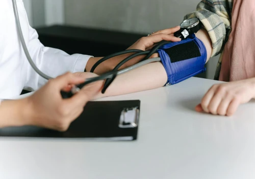 Ponad 290 mln dni na zwolnieniu lekarskim. Na co Polacy najczęściej biorą L4?