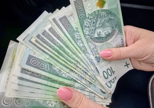 62-latka straciła blisko 350 tysięcy złotych. Oszuści wykorzystali pretekst wynajmu mieszkania