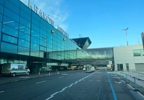 Będzie prawie dwa razy większy niż planowano. Kraków Airport buduje nowy biurowiec