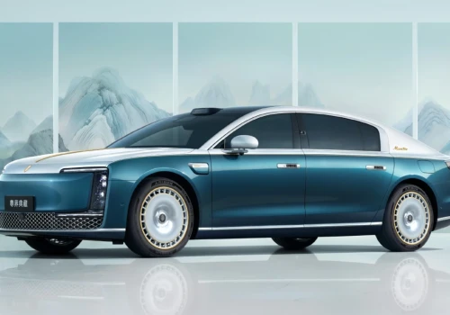 Chiński Maybach droższy niż niemiecki. Zalało go morze złota