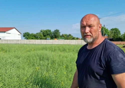 Ma 220 ha i od 20 lat pracuje na etacie. Powód zaskakuje