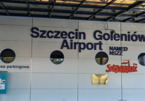 Mieli lecieć do Londynu, utknęli pod Szczecinem. 