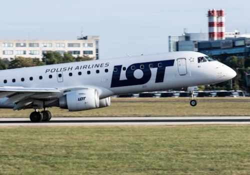 Koniec długiego czekania na infolinii? PLL LOT wdrażają asystenta AI