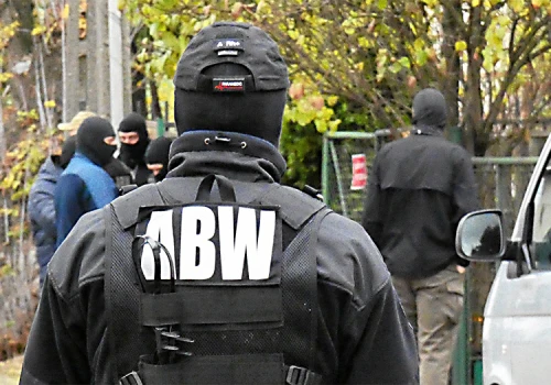 Wpadł tuż przed emeryturą. Zarzuty szpiegostwa dla pracownika zbrojeniówki