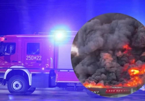 Ogromny pożar hali w Płocku. Na miejscu kilkadziesiąt zastępów straży