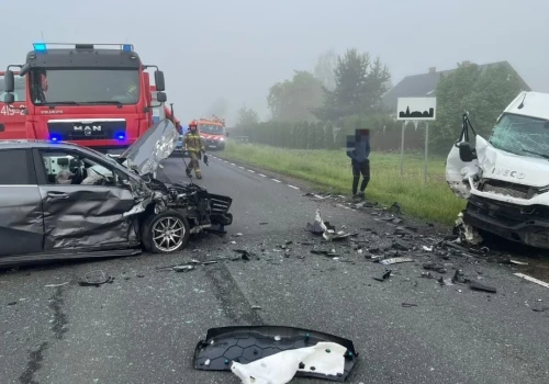 Z ostatniej chwili! Poważny wypadek pod Ciechanowem. Dwie osoby ranne, trwa akcja służb