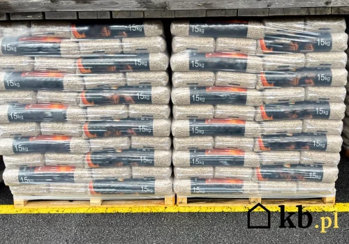 Zostawił worki z pelletem na słońcu. Opał został w kilka godzin zniszczony