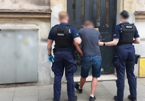 32-latek zaatakował dziecko w centrum Krakowa. Spłoszył go głośny krzyk, napastnik już w rękach policji