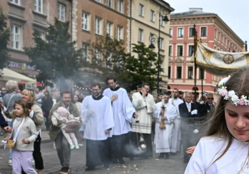 Boże Ciało 2026. Czy trzeba iść do kościoła i uczestniczyć w procesji?